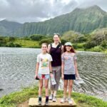 Kailua Vacation Home Three visitors enjoy a scenic view of Olowalu Pond in Maui, featuring the distinctive Ko'olau range in the background.