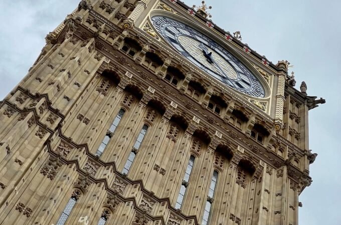 Trafalgar Square to Westminster Abbey