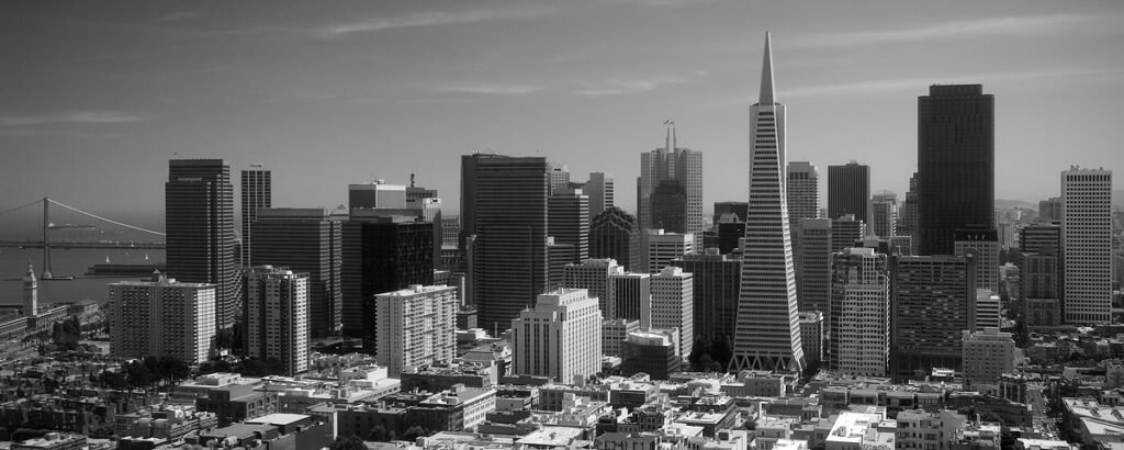 Black and white view of San Francisco skyline featuring the iconic Transamerica Pyramid.